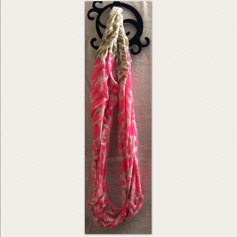 Scarf hot pink and tan animal print